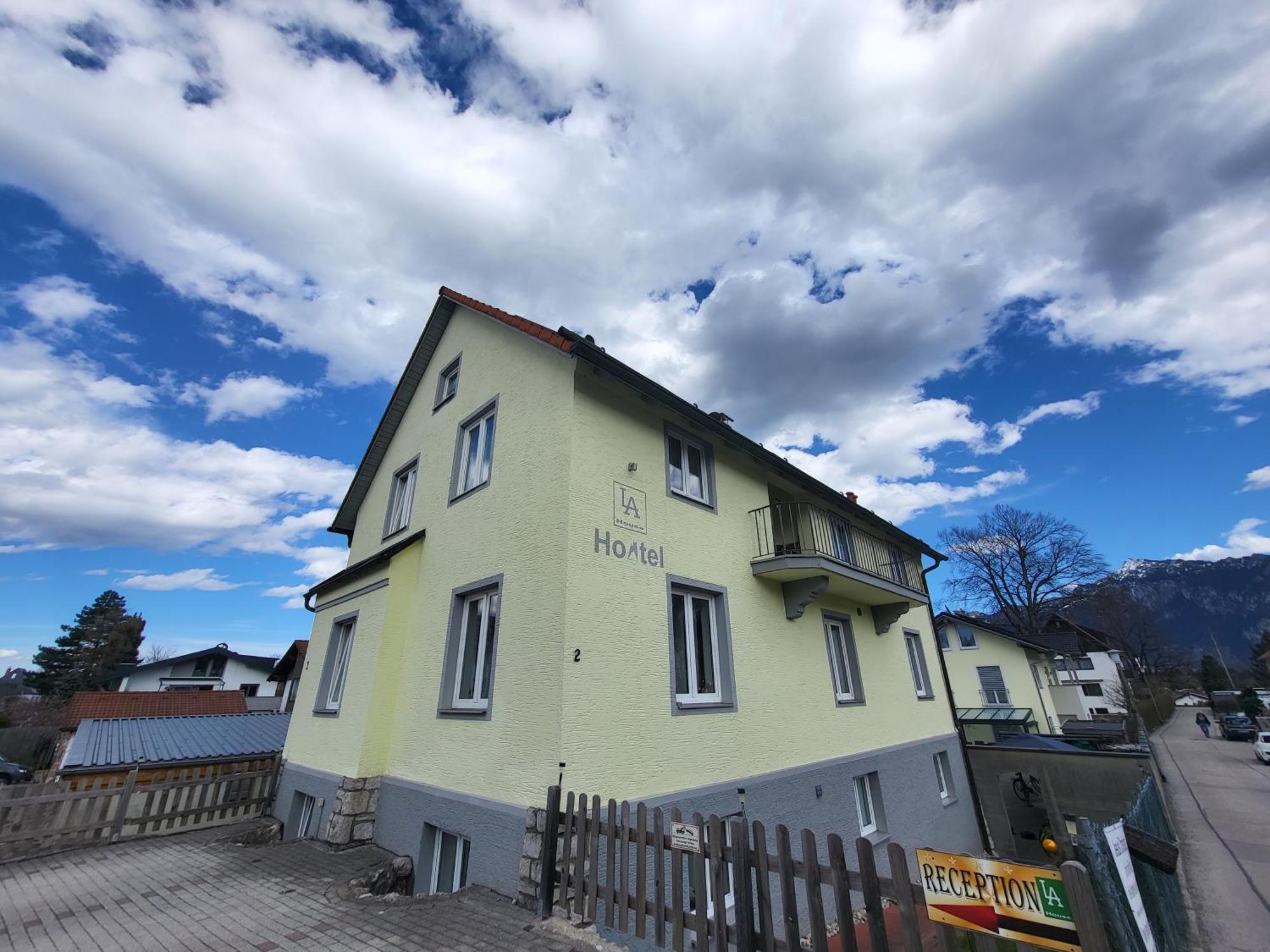 House La Neuschwanstein Blick - Budget City Hotel Füssen Esterno foto